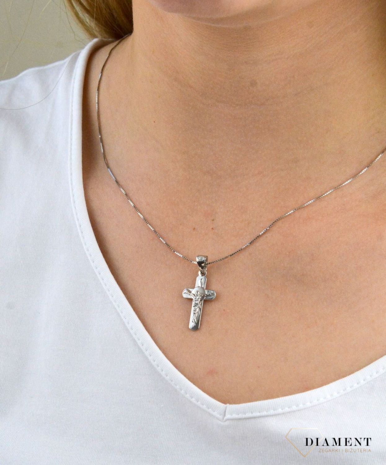 Łańcuszek srebrny kostka 0,8mm DIA-LAN-3826R-12-925 0,8mm. Łańcuszek srebrny kostka. Łańcuszek srebrny damski. Łańcuszek o splocie kostka.  Łańcuszek damski biżuteryjny. Delikatny łańcuszek srebrny. Idealny (1).jpg